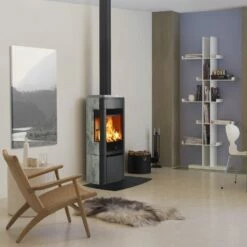 Kaminofen SCAN 65-4 Naturstein Mit Seitenfenster - Korpus Schwarz - 6 KW -Küchengrill Geschäft kaminofen scan 65 4 naturstein mit seitenfenster korpus schwarz 6 kw2